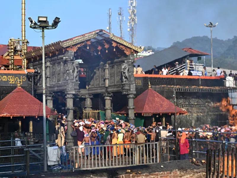 ശബരിമല യുവതി പ്രവേശനം: ചില ആചാരങ്ങളെ അന്ധവിശ്വാസമാണെന്ന് തീരുമാനിക്കാന്‍ കോടതി കഴിയുമെന്ന് സുപ്രീംകോടതി