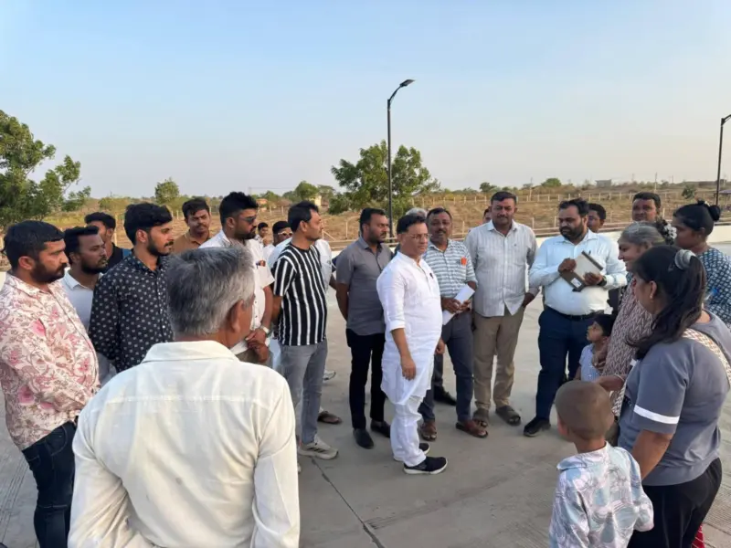 સાવરકુંડલામાં વિકાસની પાંખો: ધારાસભ્ય મહેશભાઈ કસવાલાએ અમૃત સરોવર ફેઝ-૨ના કામોનું કર્યું સ્થળ નિરીક્ષણ