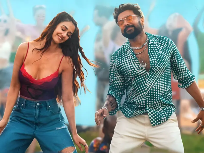 Disha Patani's Cleavage: Fans Disappointed