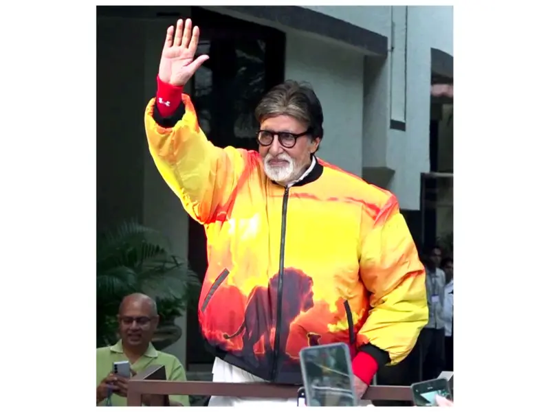 Amitabh Bachchan reflects on internet anxiety in introspective note