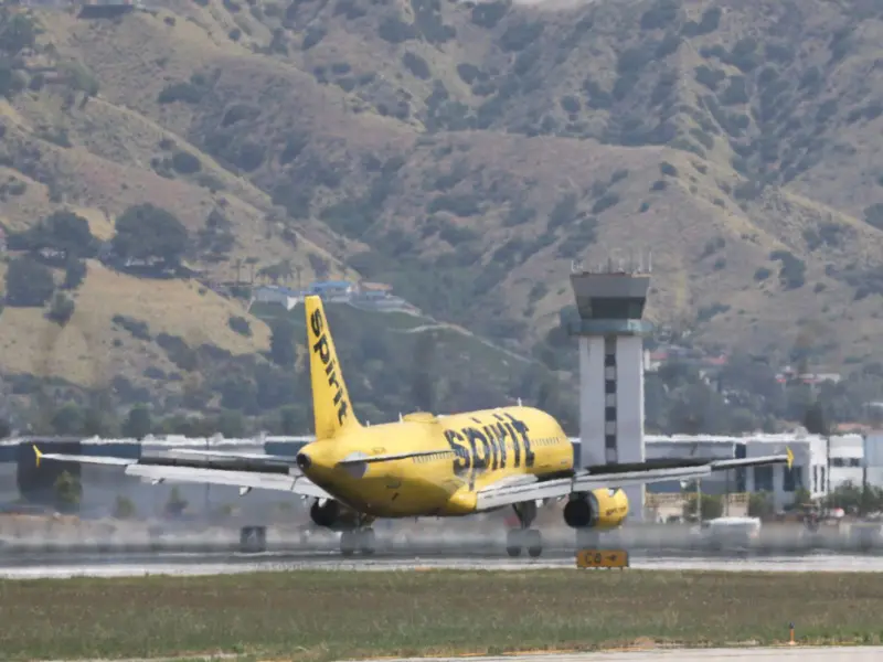 Spirit Airlines Pilot Breaks Down While Making Emotional Announcement On Final Flight - Watch Viral Video