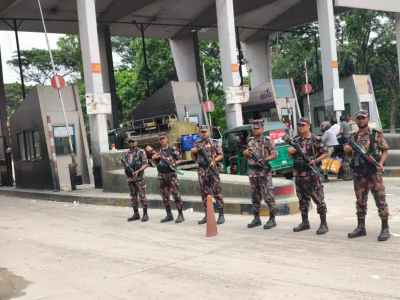 Bangladesh Push In                                                                                    চলছে মাইকিং, অতিরিক্ত পাহারা 'পুশ ইন' আটকাতে প্রস্তুতি ঢাকার