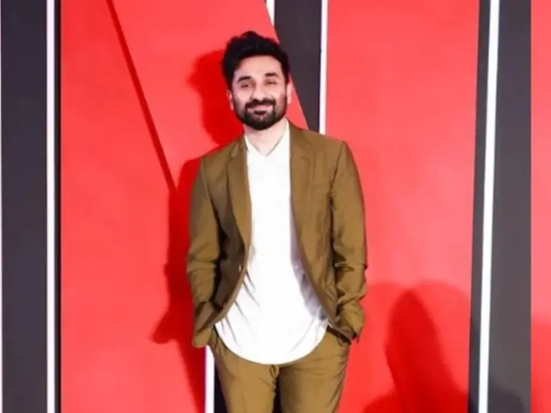 Vir Das Takes Hilarious Dig At Viral Vietnam Tarmac Garba Video: 'We Can Reach Mars If.'