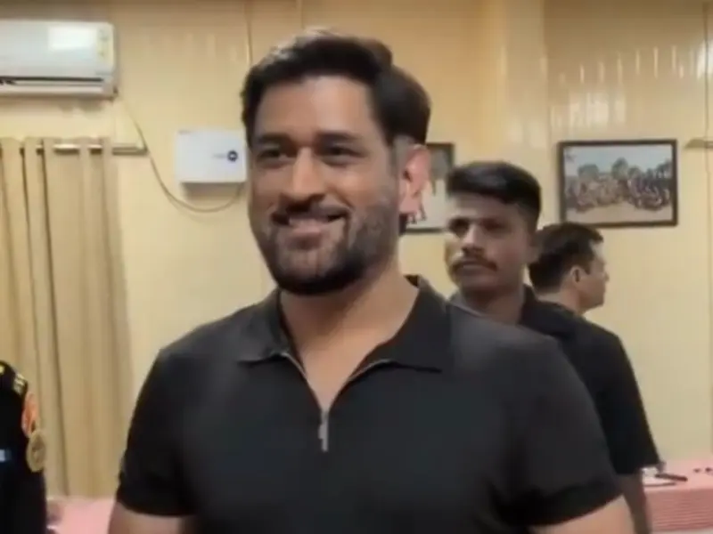 MS Dhoni Asking NSG Commandos Funny Questions Wins The Internet - WATCH ...
