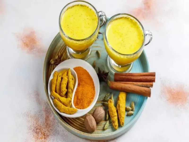 Turmeric Milk: Should You Drink It in the Morning or at Night for Better Health?