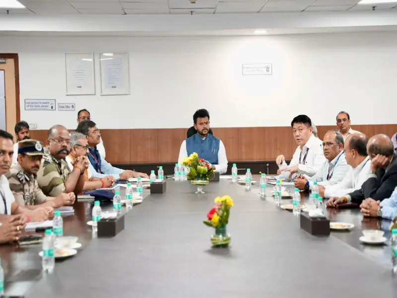 Civil Aviation Minister reviews Delhi Airport hub-and-spoke readiness