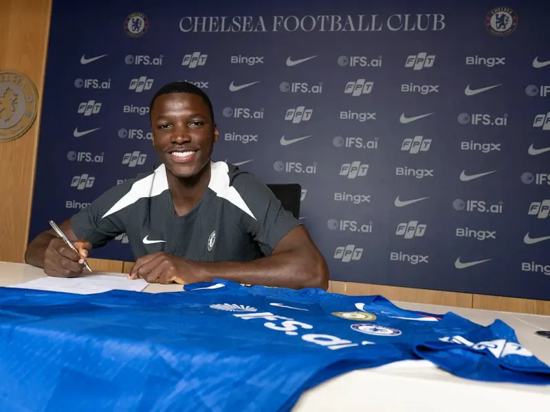 Moisés Caicedo Signs New Deal with Chelsea FC