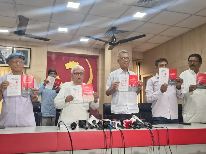 Left front manifesto                                                                                    কর্মসংস্থান থেকে নারী ক্ষমতায়ন, গুরুত্ব বামফ্রন্টের ইশ্‌তেহারে