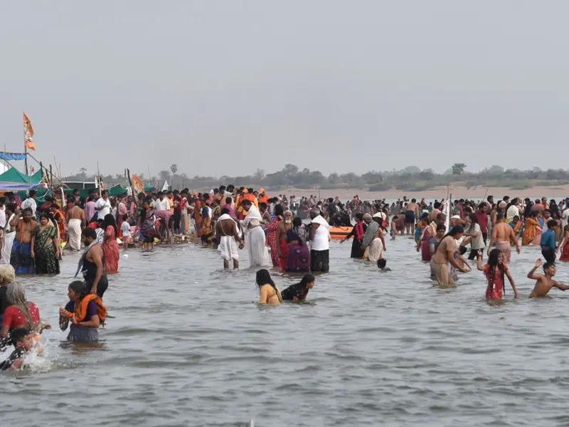 కాళేశ్వరంలో వైభవంగా ప్రారంభమైన పుష్కరాలు