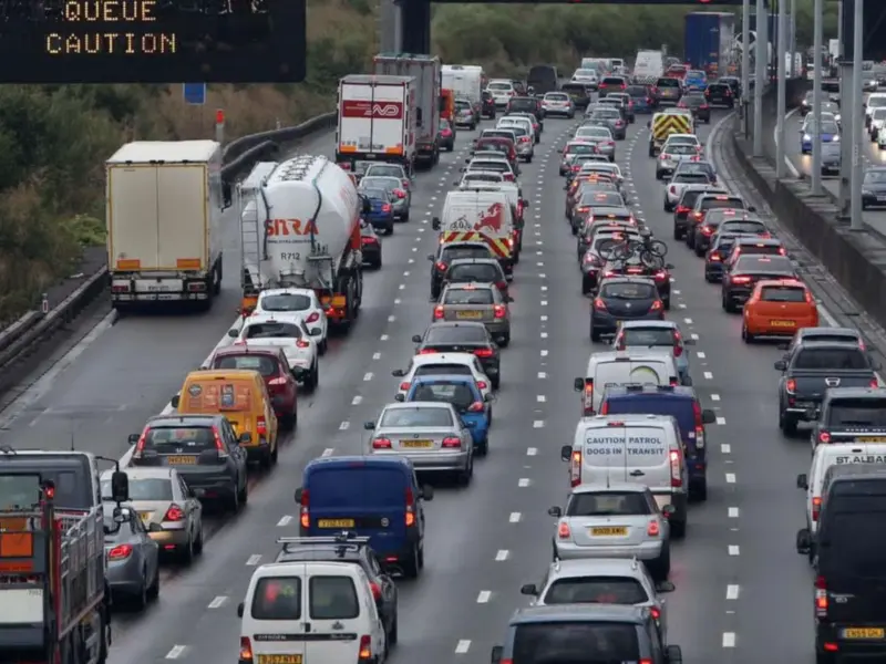 M25 Traffic Crash Today: Multi-Vehicle Collision Between J10 & J11 Triggers Long Queues; Check Affected Roads, Diversions & Delays