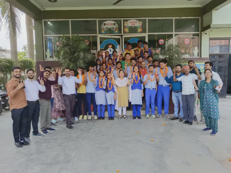 CISCE Result 2026: लखनऊ मॉडल पब्लिक स्कूल का दबदबा, 100% रहा बोर्ड परीक्षा परिणाम