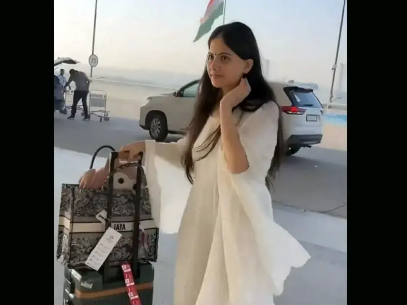 Spiritual Guru's Hypocrisy? Outrage Over ₹2L Bag!