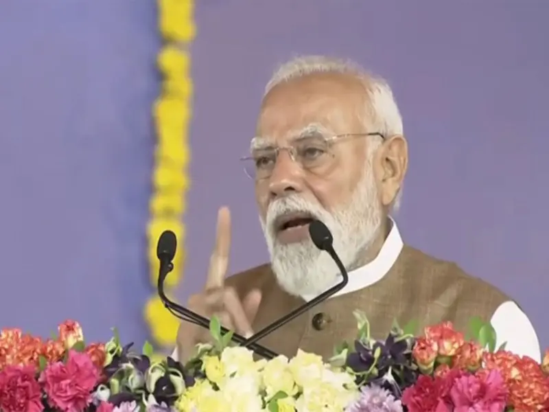 PM Modi inaugurates projects worth over Rs 20,000 crore in Gujarat