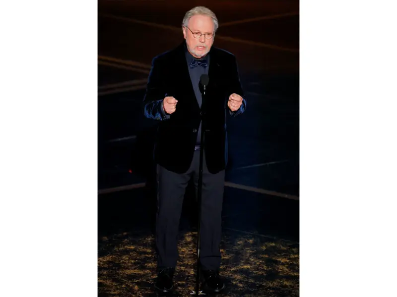 Billy Crystal says 'When Harry Met Sally' phone scenes inspired by calls with Rob Reiner, calls his death "profound loss"
