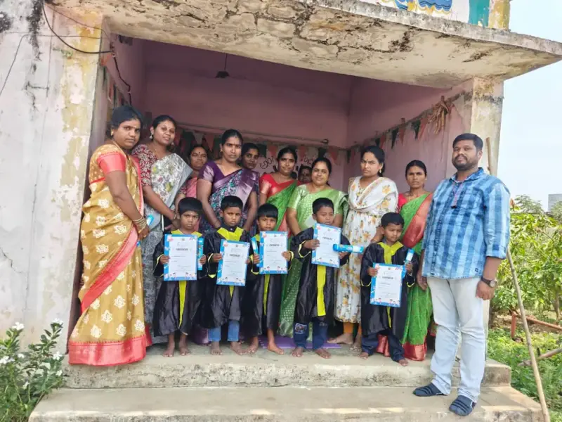 రాయిలాపూర్ లో ఘనంగా గ్రాడ్యుయేషన్ డే ఉత్సవాలు
