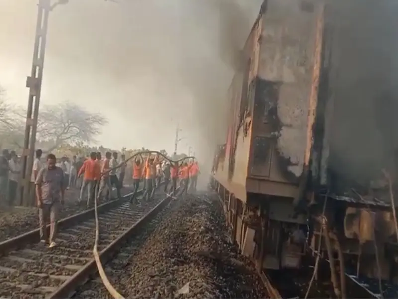 Madhya Pradesh: Fire breaks out in Rajdhani Express near Ratlam; no ...