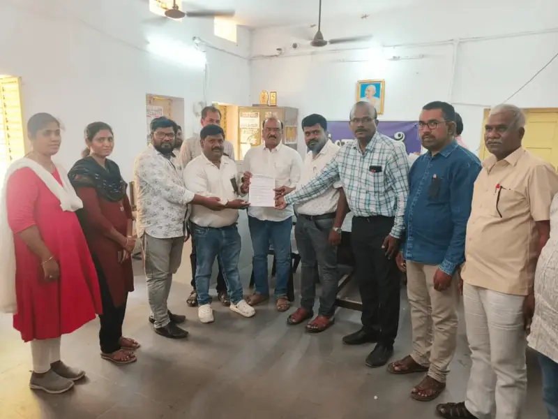 దీర్ఘకాలికంగా పెండింగ్‌లో ఉన్న ఉద్యోగుల సమస్యలను పరిష్కరించాలి