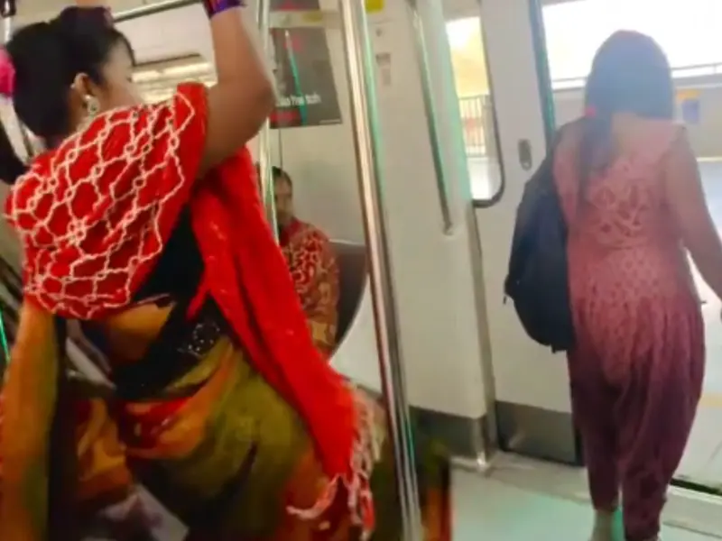 WATCH: Viral Video On Social Media Shows Woman Kicked Out Of Metro As Doors Open; Netizens Comment 'Some People Shouldn't Be Allowed To Get In'