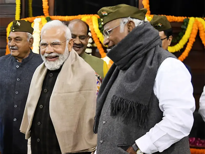 ఓటు హక్కును ప్రతి ఒక్కరూ వినియోగించుకోవాలని మోడీ, ఖర్గే పిలుపు