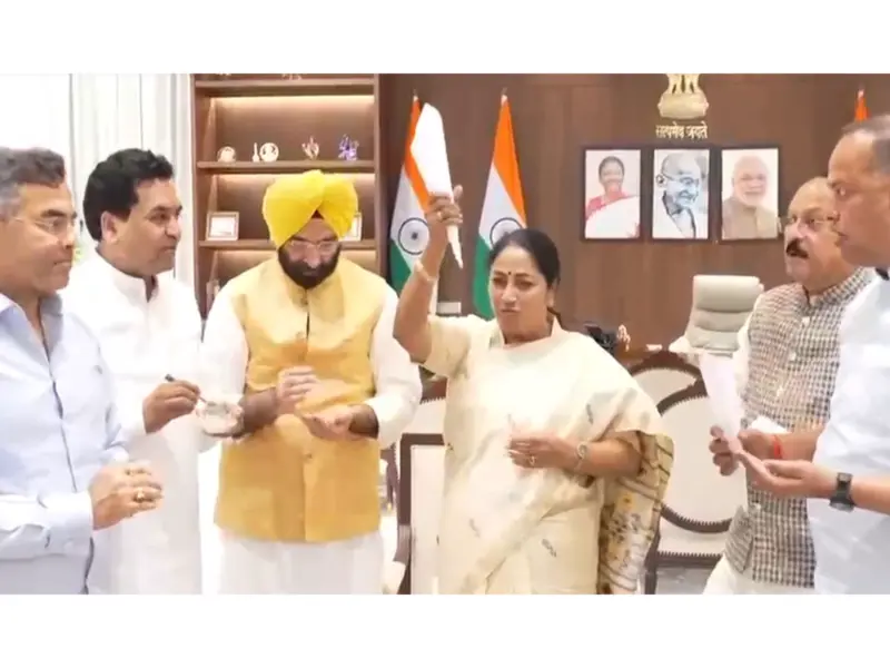 Delhi CM Rekha Gupta celebrates BJP-NDA poll gains with rasgulla and jhalmuri