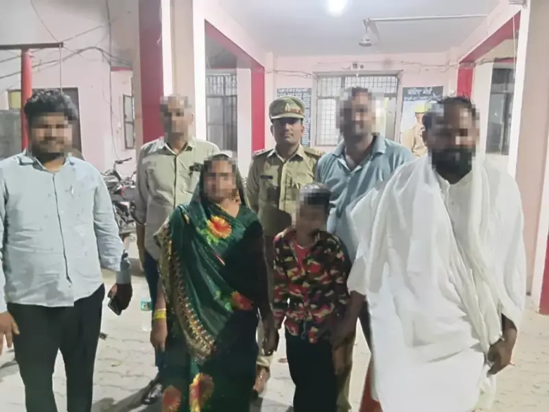 Aligarh News: स्माइल बना मासूम के लिए सहारा, छर्रा पुलिस ने भटके 10 वर्षीय बालक को परिवार से मिलाया