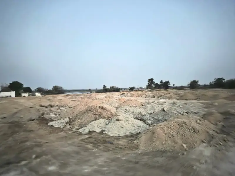 రాజపేటలో అక్రమంగా చెరువు మట్టి తరలింపు