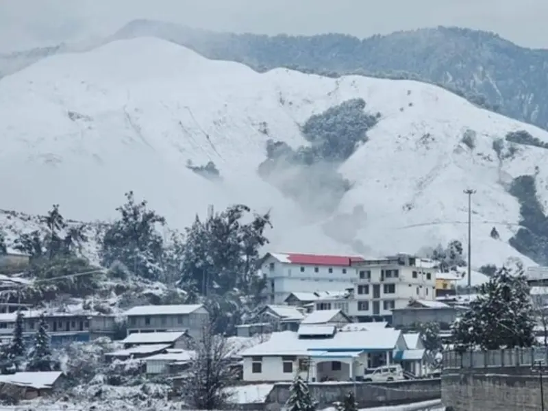 Avalanche Alert Issued Across North Kashmir Amid Heavy Rain and Snowfall