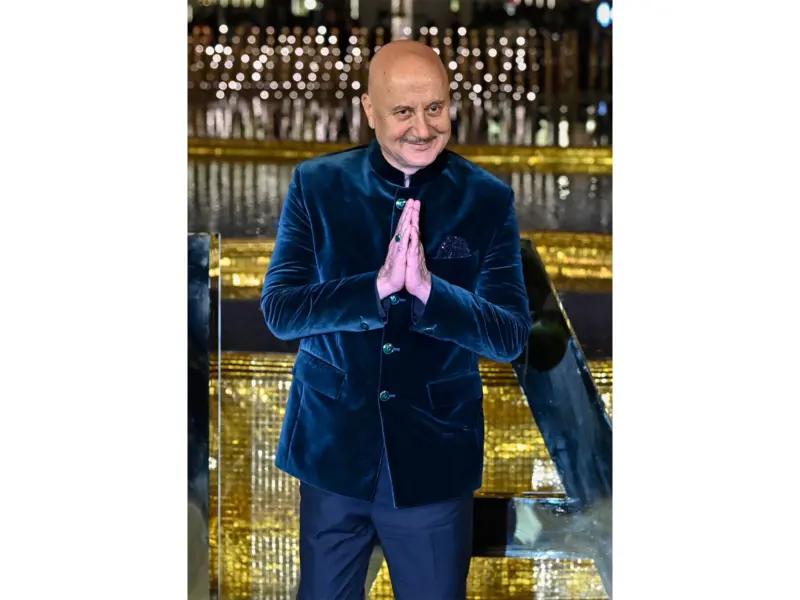 Anupam Kher announces world premiere of play 'Jaane Pehchane Anjane' on April 12