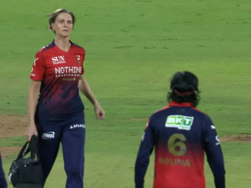 IPL 2026: RCB Female Physio Attends Krunal Pandya's Groin Injury vs GT Clash at Chinnaswamy, Sparks Fresh Controversy