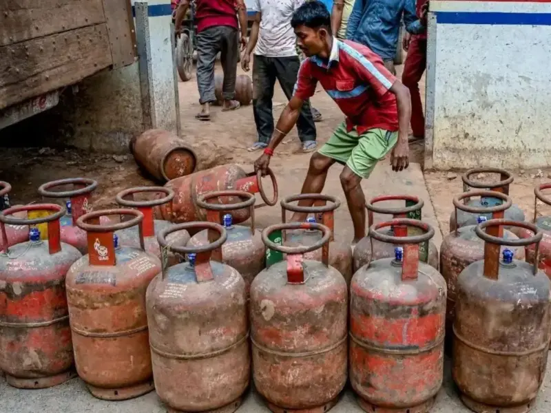 Will Doemstic Piped Gas & CNG Supply Be Affected in India Amid Iran-Israel War? PIB Fact Check Clarifies Viral Claims