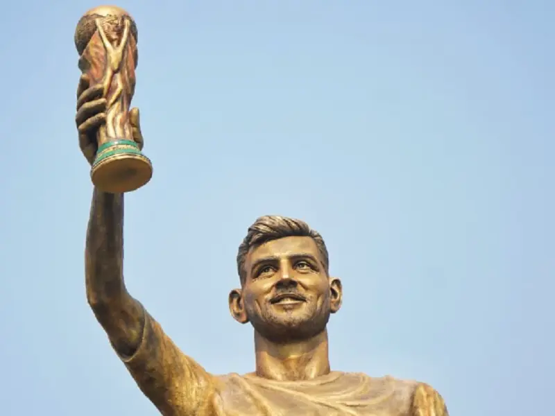Kolkata Says Bye To Lionel Messi: Why Footballer's 70-Foot Statue Is ...