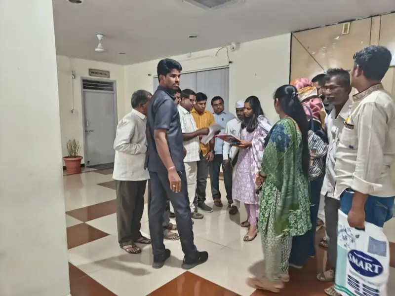 డీపీవోల సమస్యలు పరిష్కరించండి: కలెక్టర్ ప్రవీణ్యకు వినతి పత్రం అందజేసిన అసోసియేషన్