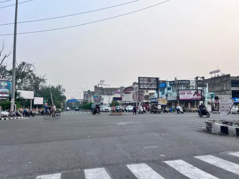 Commuters want shorter signal wait at light points during heatwave in Amritsar