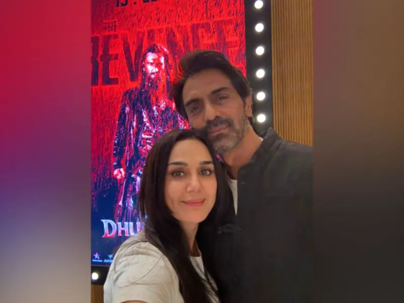 Arjun Rampal supports Punjab Kings alongside Preity Zinta at IPL match