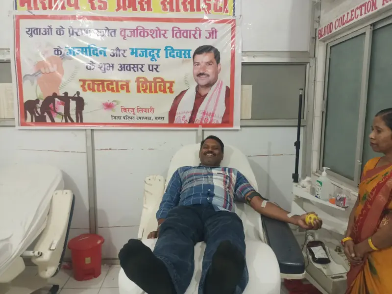 Chatra News : श्रम दिवस पर युवाओं ने लिया सेवा का संकल्प, पेश की मिसाल
