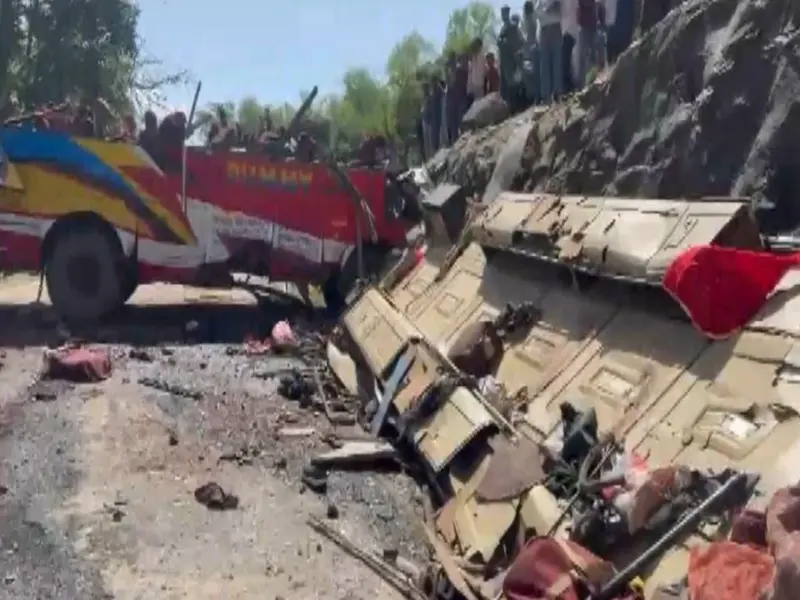 Ten dead in bus accident in Udhampur, rescue operations ongoing