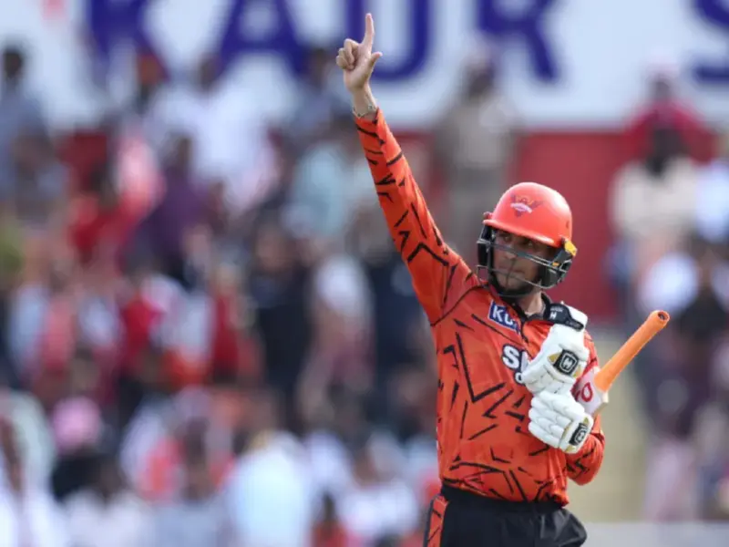 IPL 2026: ऑरेंज कैप के लिए इन पांच दिग्गजों के बीच है कड़ा मुकाबला, पहले स्थान पर हैं अभिषेक