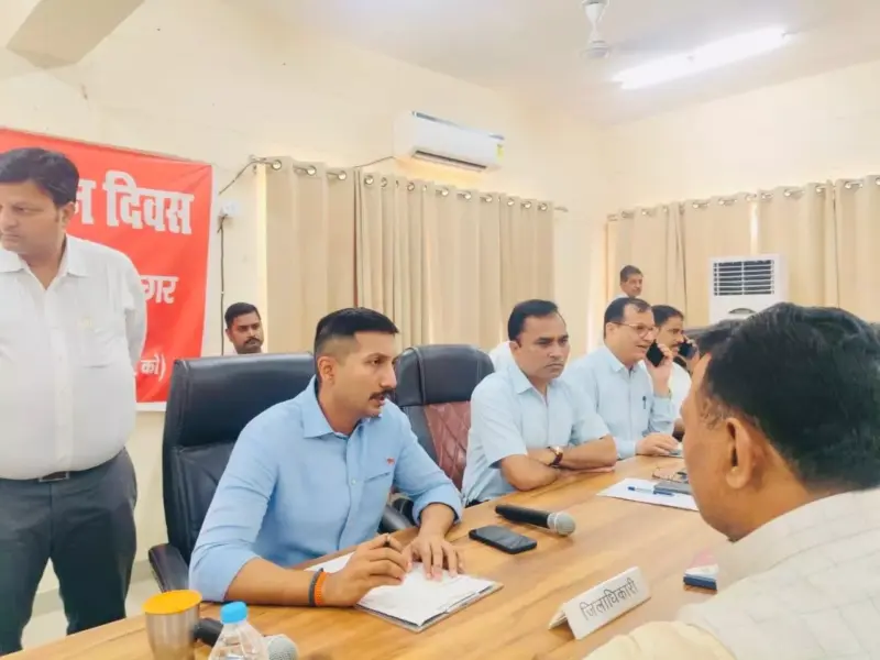 लखनऊ डीएम की अध्यक्षता में तहसील सरोजनीनगर में सम्पूर्ण समाधान दिवस का आयोजन