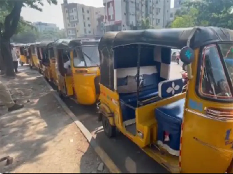 Long queues of autorickshaws form at Khairatabad petrol station amid fuel shortage concerns