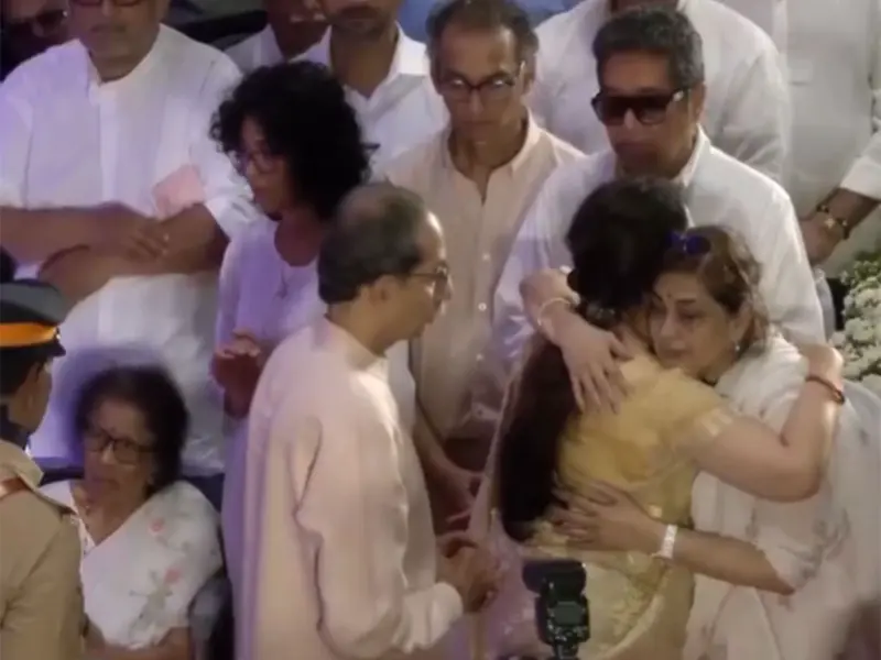Uddhav Thackeray, Riteish Deshmukh among dignitaries pay last tribute to Asha Bhosle