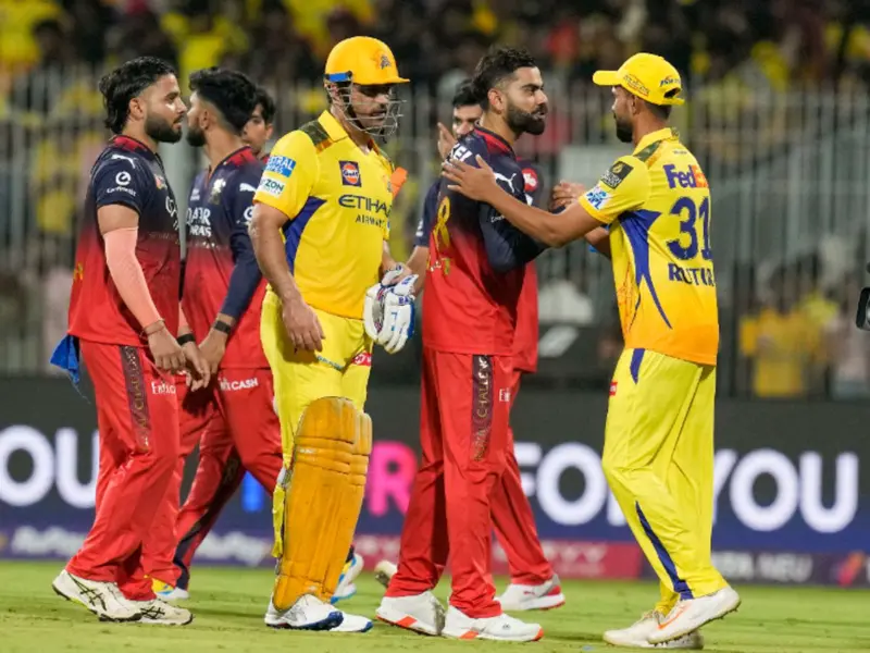 RCB vs CSK Pitch Report: चिन्नास्वामी में 'हाई-वोल्टेज' मुकाबला, जानें बल्लेबाजों का स्वर्ग या गेंदबाजों की आफत?