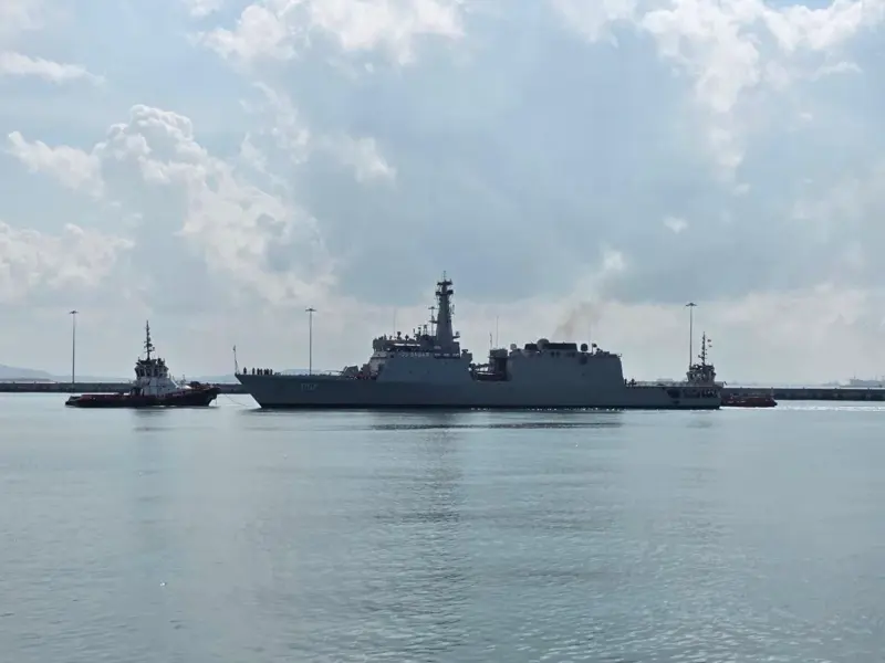 INS Sunayna strengthens India-Singapore maritime ties during IOS SAGAR mission