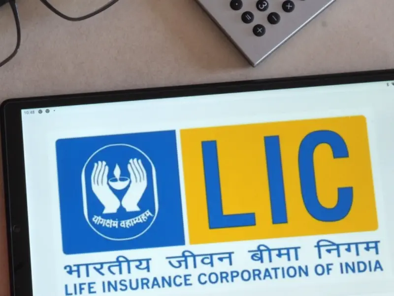 LIC Eyes Fintech Foray, Weighs Organic Build & Partnership-Led Model