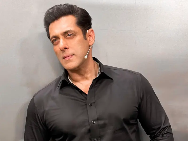 Superstar Gets Heroine's Crazy Marriage Proposal