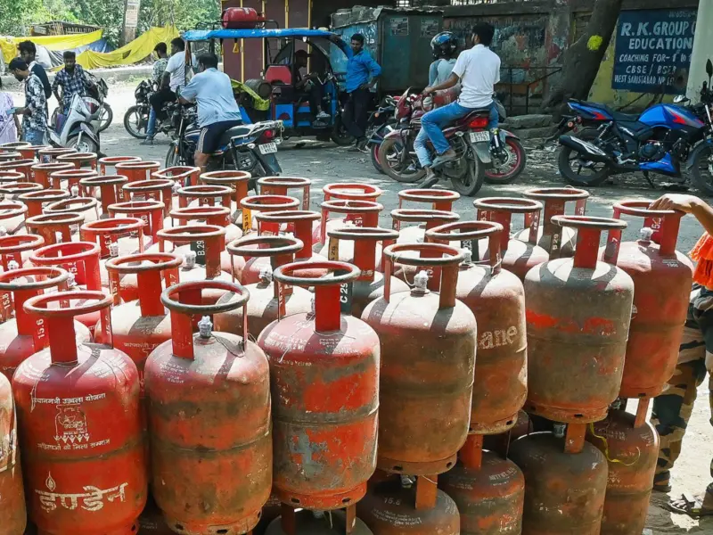 A Sigh Of Relief For Migrant Workers: Centre Doubles The Limit Of LPG Cylinders To 5KG Amid Iran War