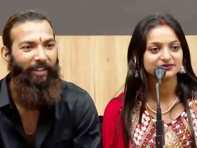Who Is Sanoj Mishra? VIRAL Kumbh Girl Monalisa Bhosle Leveled Shocking Allegations Against Director As She Breaks Down Saying 'He Grabbed My Body Several Times On Film Set'