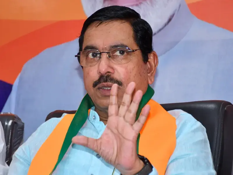 '50% dependency on import, we are in difficulties': Pralhad Joshi on ₹993 commercial LPG hike