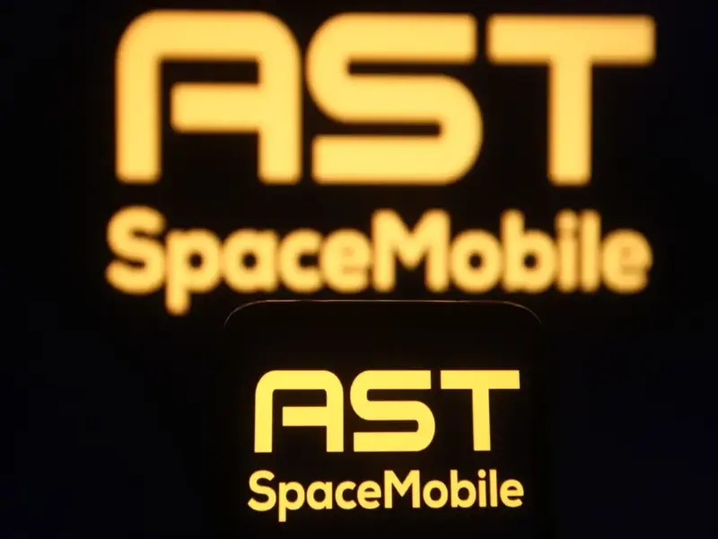 AST SpaceMobile Stock Slips On $800M Stock Offering, But Retail Goes Contrarian