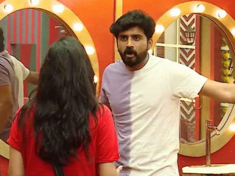 BB8: Nikhil Declines Hug From Yashmi