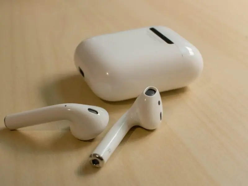 Do AirPods Cause Cancer? Why Many Celebrities Still Prefer Wired Earphones Despite Wireless Trend